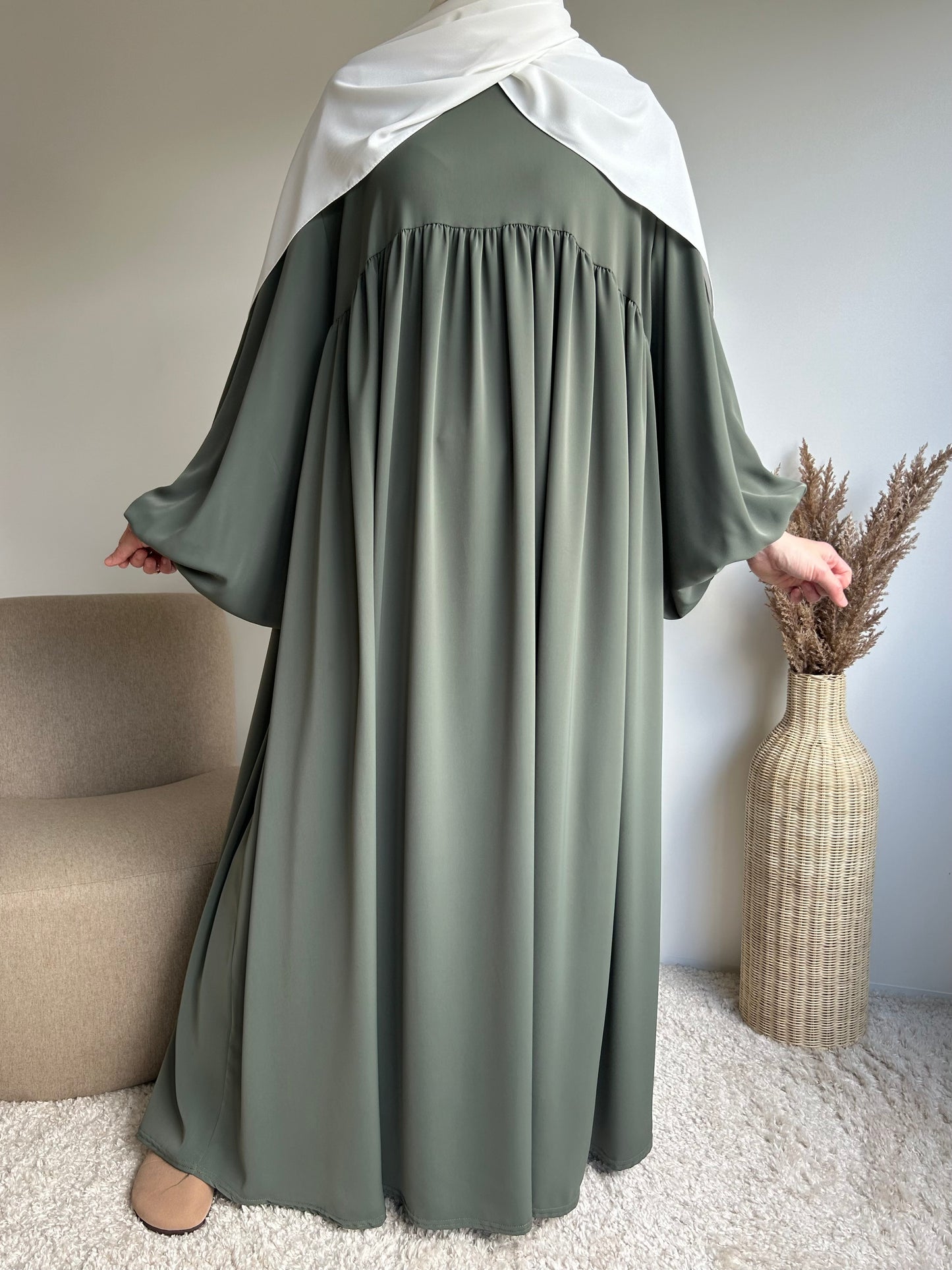 Medina silk puff sleeve abaya