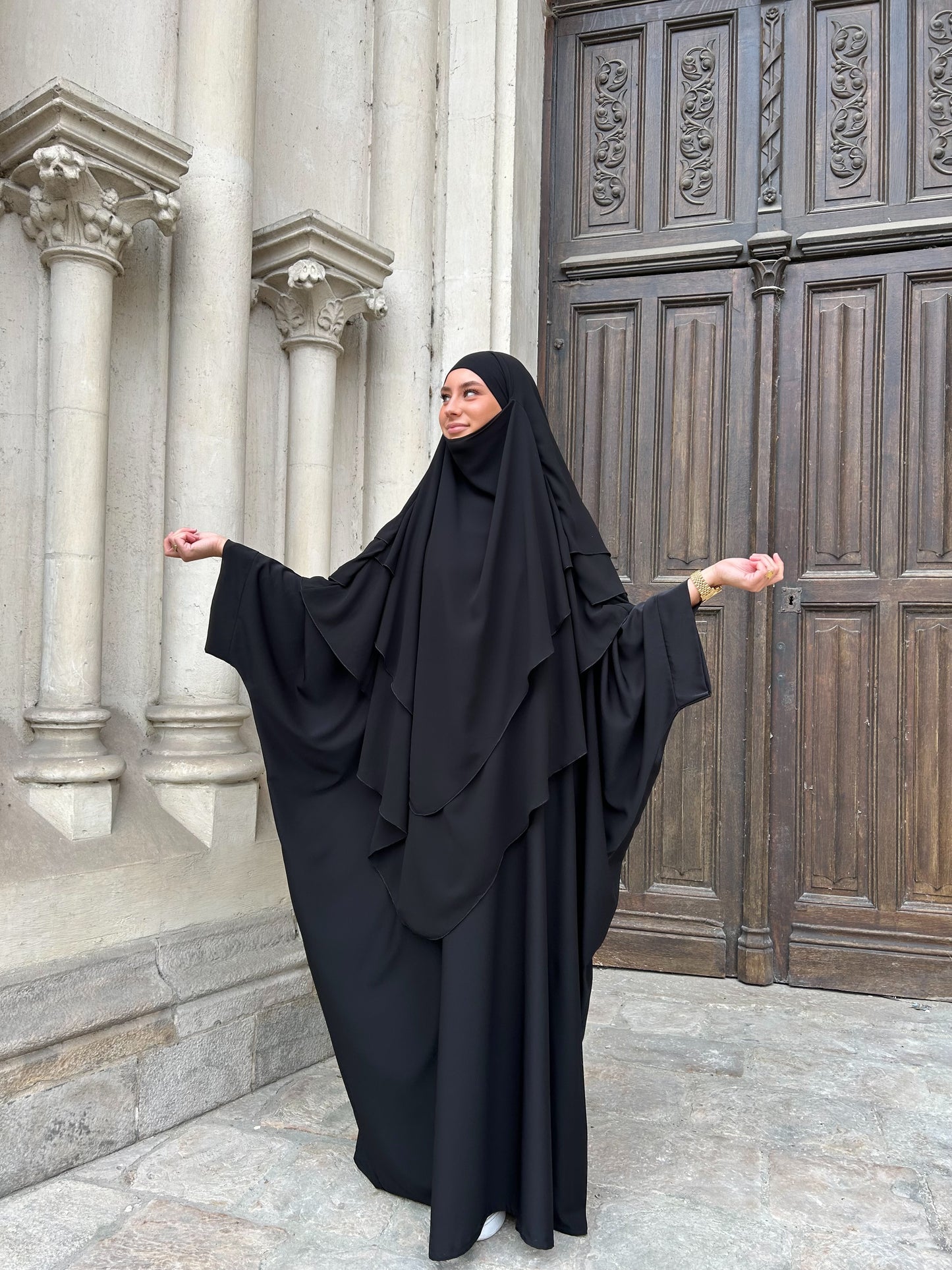 Abaya saoudienne Dina