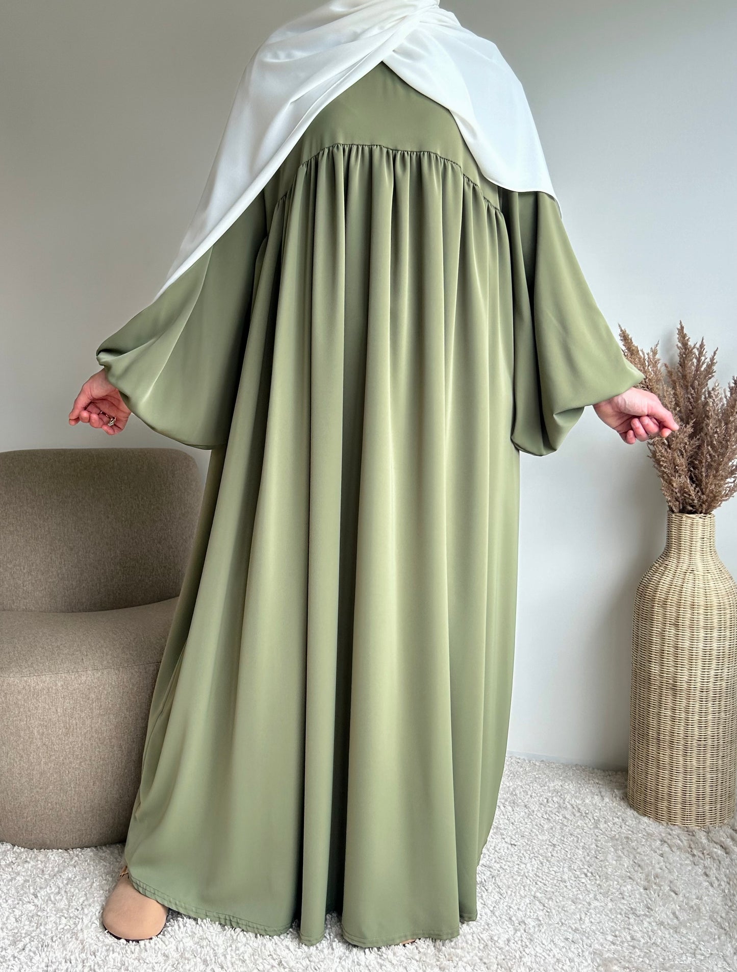 Medina silk puff sleeve abaya